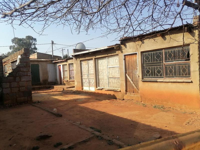 6 Bedroom Property for Sale in Zonkezizwe Gauteng