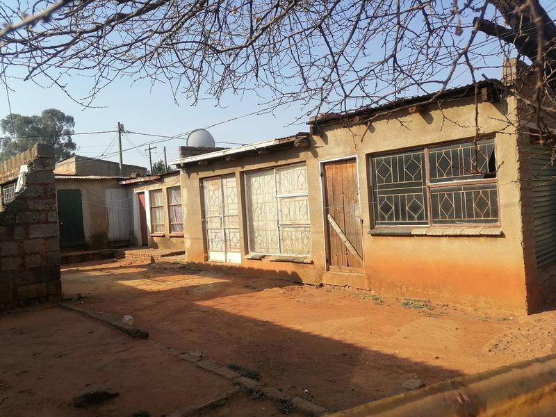 6 Bedroom Property for Sale in Zonkezizwe Gauteng