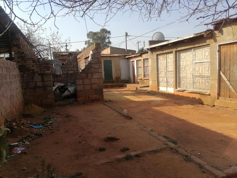 6 Bedroom Property for Sale in Zonkezizwe Gauteng