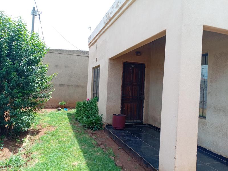 1 Bedroom Property for Sale in Zonkezizwe Gauteng