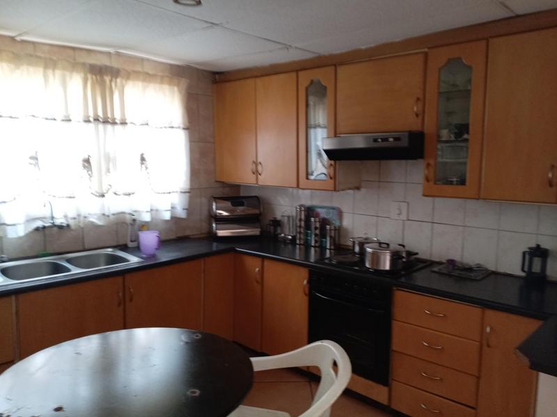 1 Bedroom Property for Sale in Zonkezizwe Gauteng