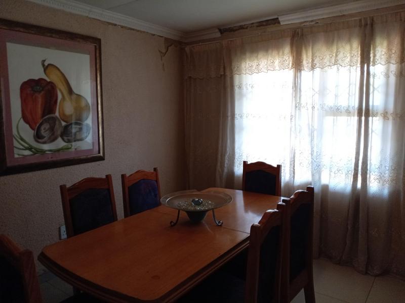 1 Bedroom Property for Sale in Zonkezizwe Gauteng