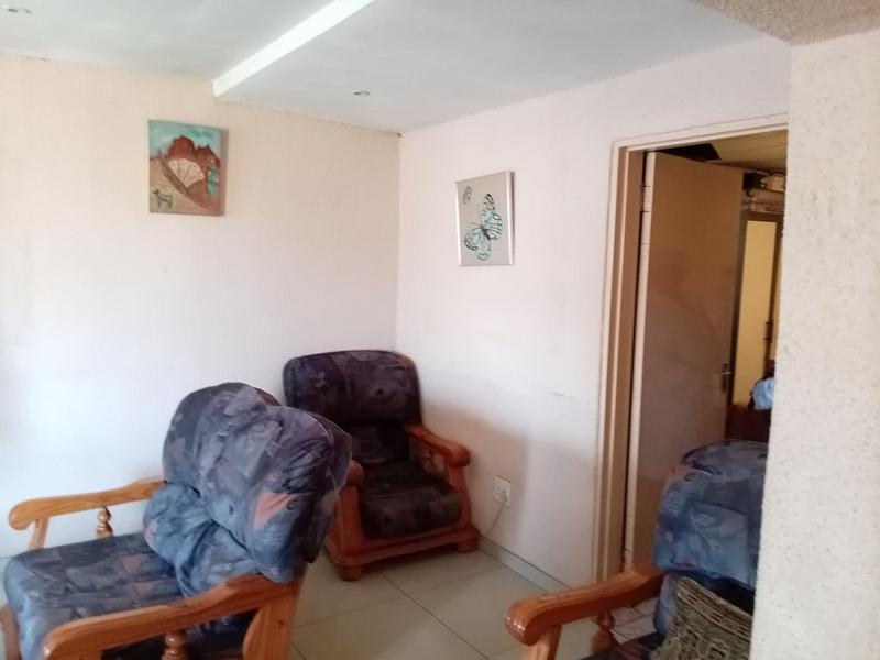 1 Bedroom Property for Sale in Zonkezizwe Gauteng