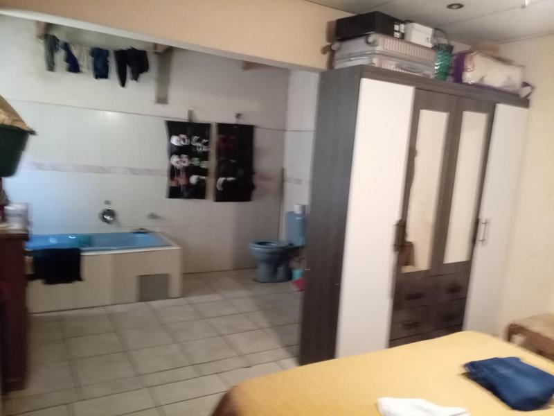 1 Bedroom Property for Sale in Zonkezizwe Gauteng