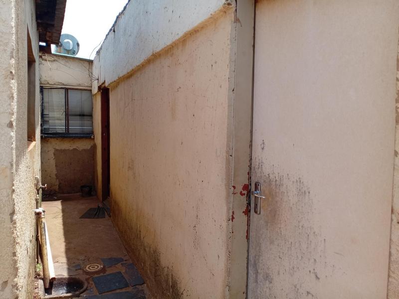 1 Bedroom Property for Sale in Zonkezizwe Gauteng