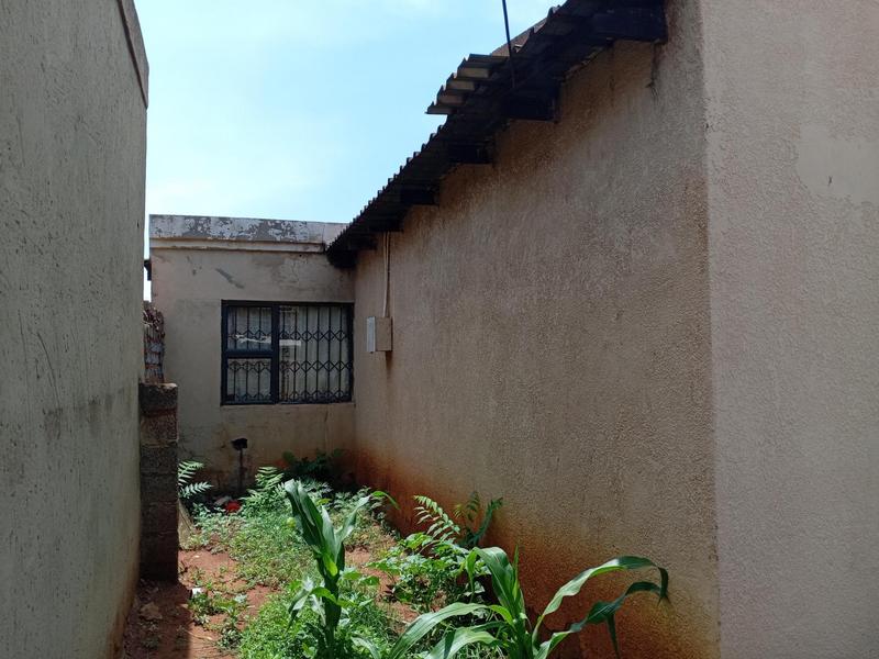 1 Bedroom Property for Sale in Zonkezizwe Gauteng