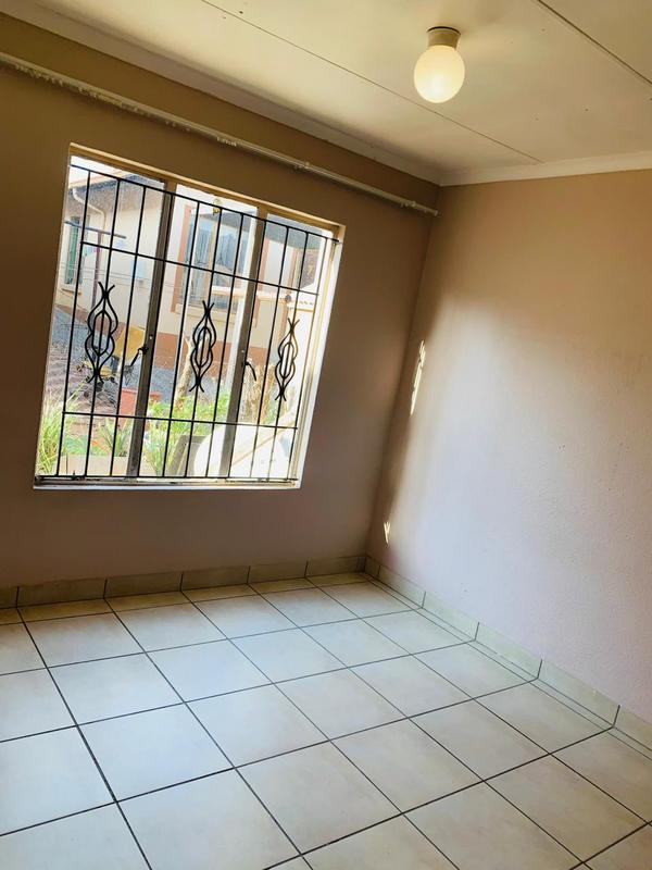 2 Bedroom Property for Sale in Bramley Gardens Gauteng