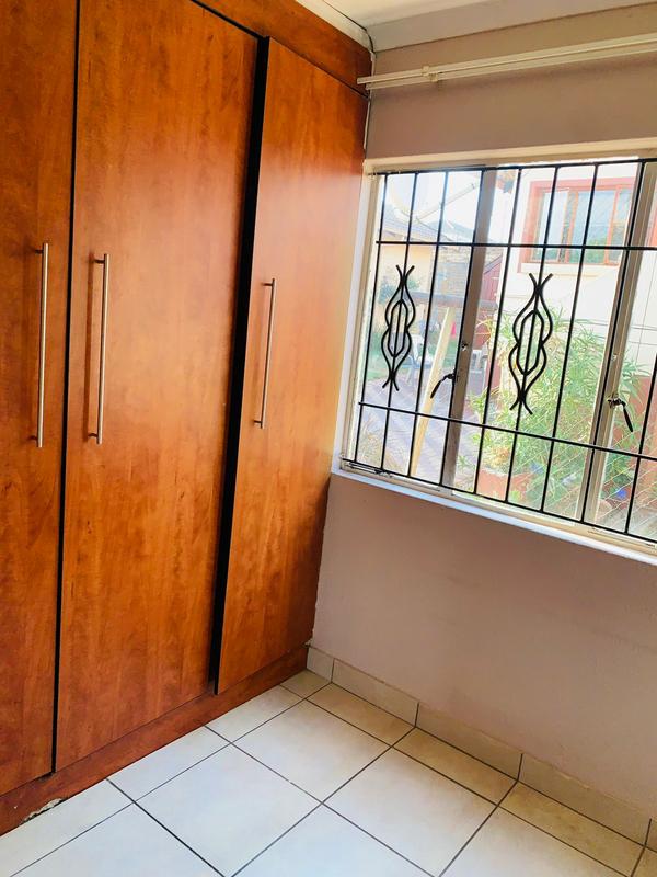 2 Bedroom Property for Sale in Bramley Gardens Gauteng