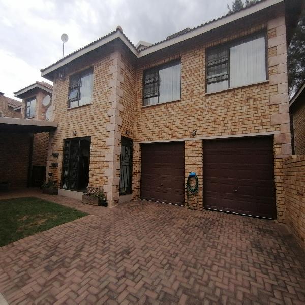 To Let 3 Bedroom Property for Rent in Honeydew Manor Gauteng