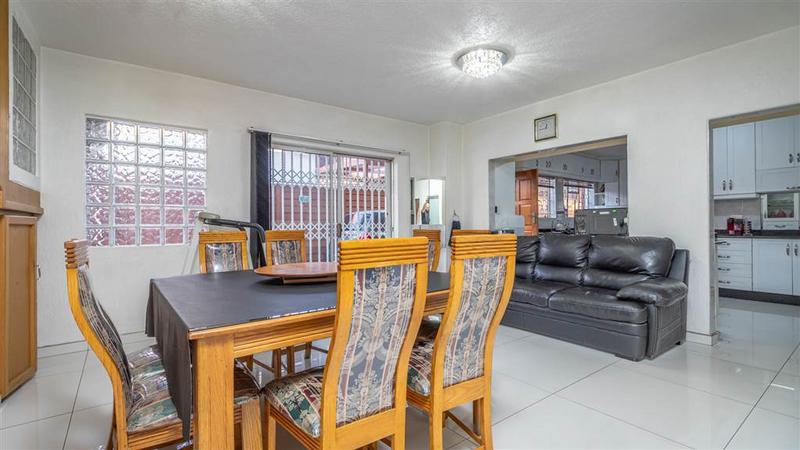 6 Bedroom Property for Sale in Laudium Gauteng