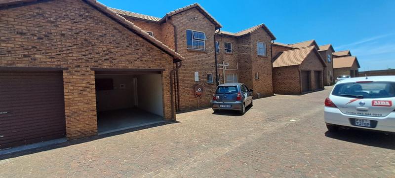 2 Bedroom Property for Sale in Groeneweide Gauteng