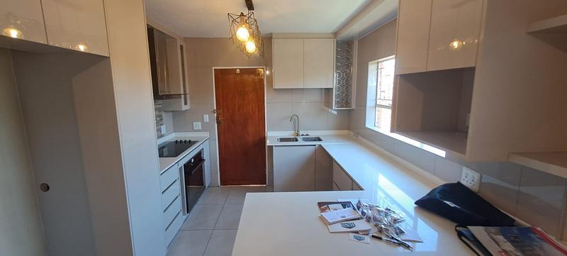 2 Bedroom Property for Sale in Groeneweide Gauteng