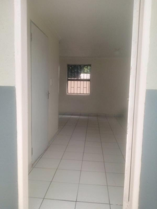 To Let 1 Bedroom Property for Rent in Primrose Hill Gauteng