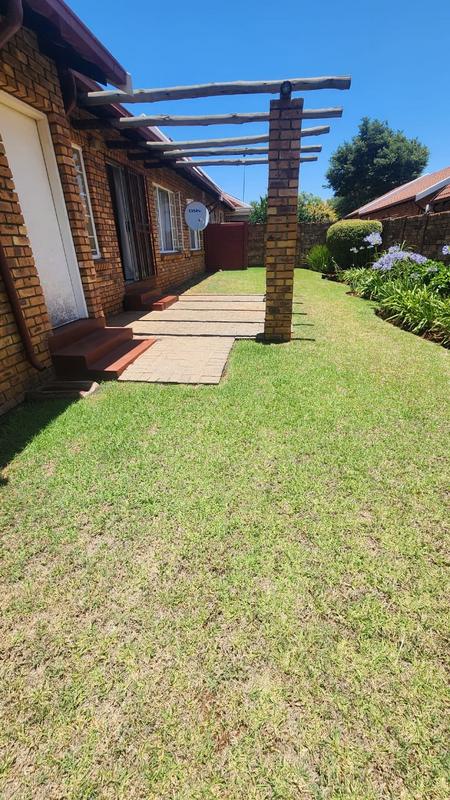 To Let 2 Bedroom Property for Rent in Rooihuiskraal North Gauteng