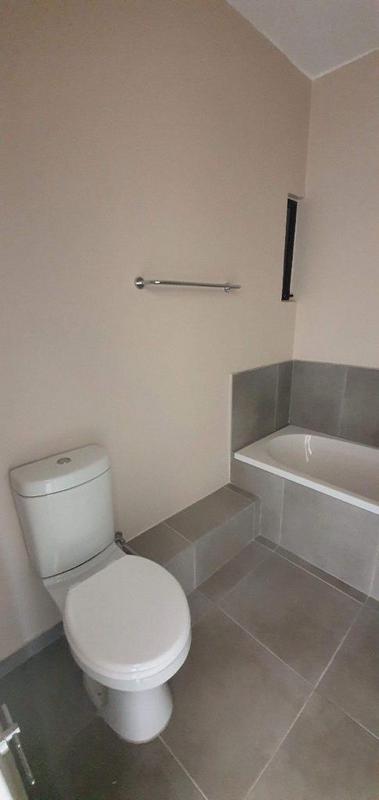 To Let 2 Bedroom Property for Rent in Waterfall Gauteng