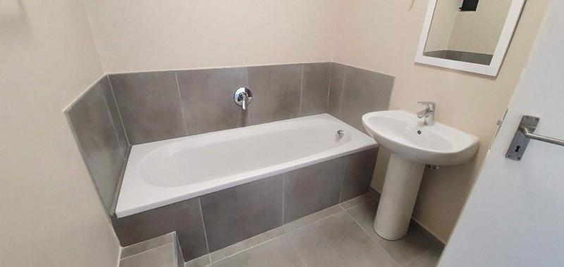 To Let 2 Bedroom Property for Rent in Waterfall Gauteng