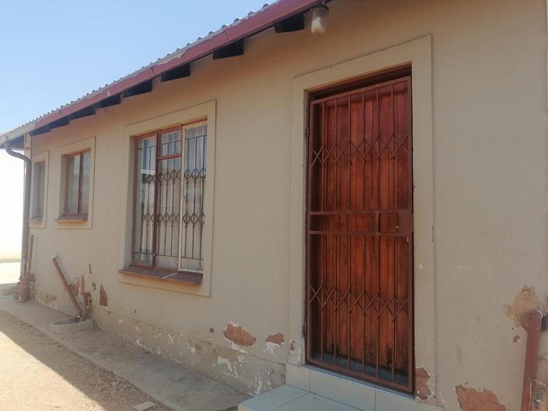 2 Bedroom Property for Sale in Lotus Gardens Gauteng