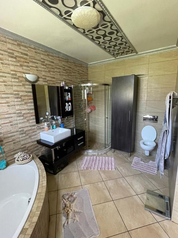 4 Bedroom Property for Sale in Vanderbijlpark SW 5 Gauteng