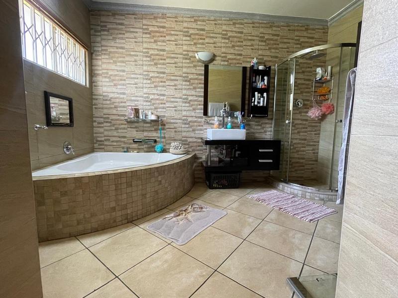 4 Bedroom Property for Sale in Vanderbijlpark SW 5 Gauteng