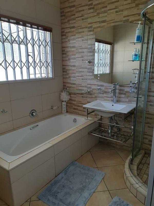 4 Bedroom Property for Sale in Vanderbijlpark SW 5 Gauteng