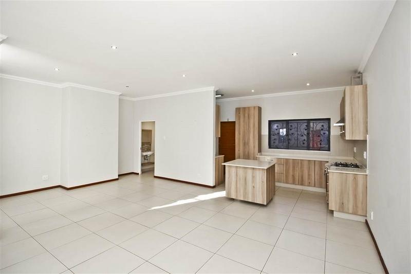 To Let 3 Bedroom Property for Rent in Emmarentia Gauteng