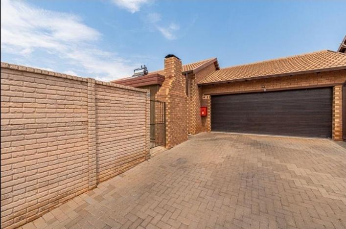 To Let 3 Bedroom Property for Rent in Eldoraigne Gauteng