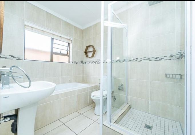 To Let 3 Bedroom Property for Rent in Eldoraigne Gauteng