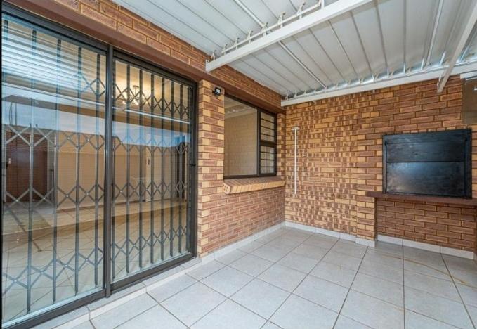 To Let 3 Bedroom Property for Rent in Eldoraigne Gauteng