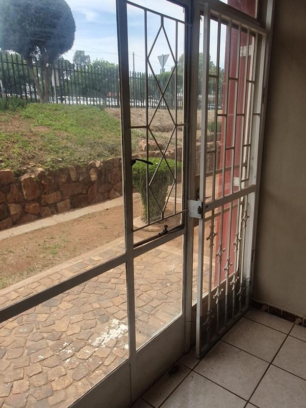 To Let 2 Bedroom Property for Rent in Symhurst Gauteng