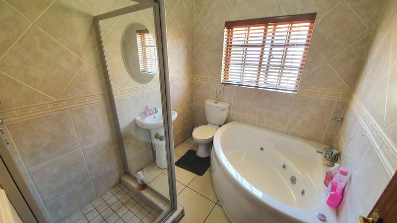 3 Bedroom Property for Sale in Heatherview Gauteng