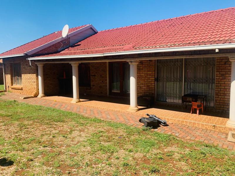 To Let 3 Bedroom Property for Rent in Hospital View Gauteng