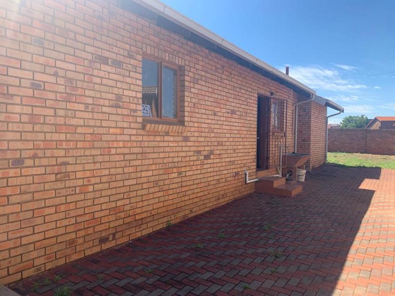 To Let 3 Bedroom Property for Rent in Hospital View Gauteng