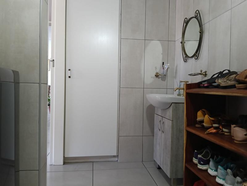 2 Bedroom Property for Sale in Strubenvale Gauteng