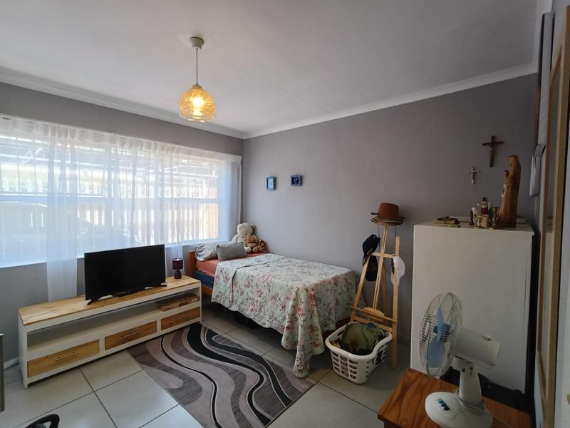 2 Bedroom Property for Sale in Strubenvale Gauteng