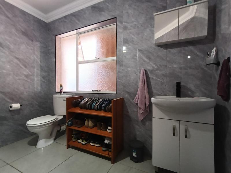 2 Bedroom Property for Sale in Strubenvale Gauteng