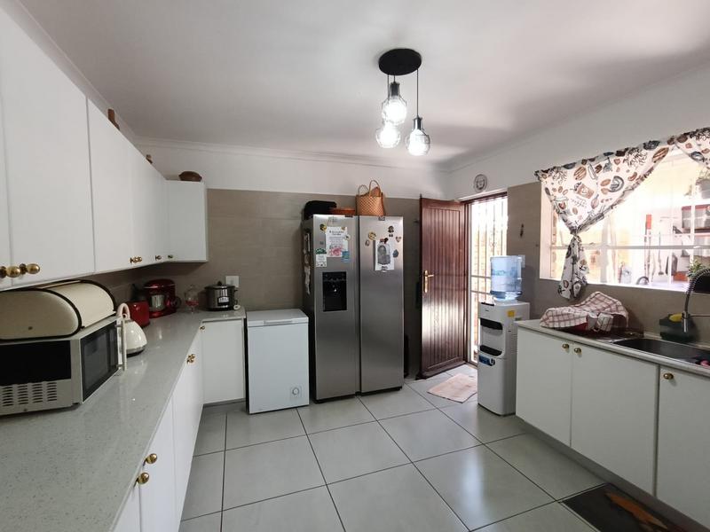 2 Bedroom Property for Sale in Strubenvale Gauteng