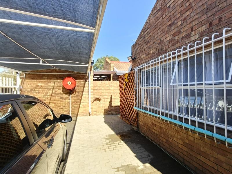 2 Bedroom Property for Sale in Strubenvale Gauteng