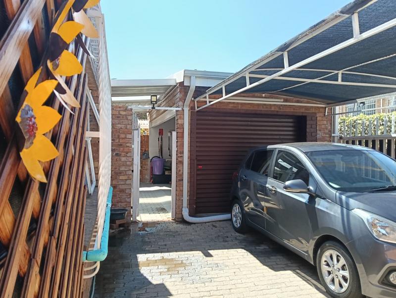 2 Bedroom Property for Sale in Strubenvale Gauteng