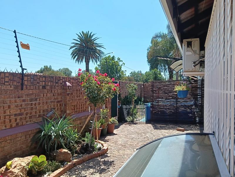 2 Bedroom Property for Sale in Strubenvale Gauteng