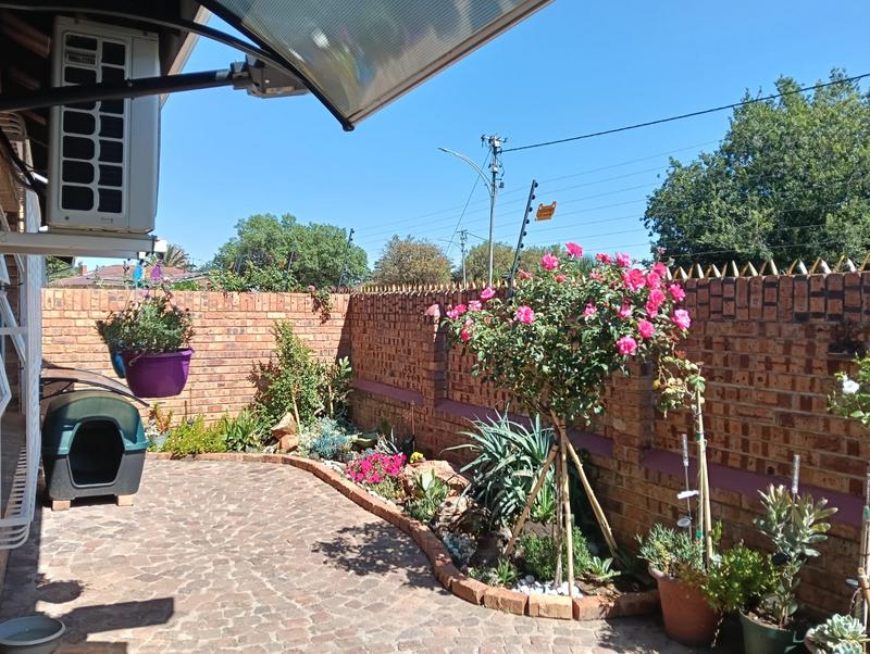 2 Bedroom Property for Sale in Strubenvale Gauteng