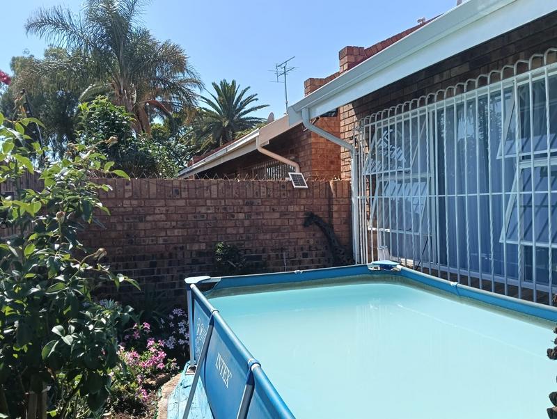 2 Bedroom Property for Sale in Strubenvale Gauteng