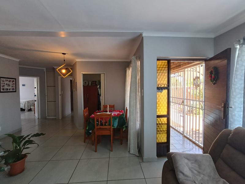 2 Bedroom Property for Sale in Strubenvale Gauteng