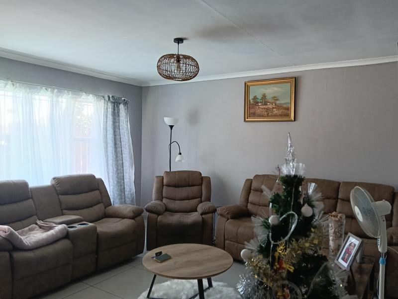 2 Bedroom Property for Sale in Strubenvale Gauteng