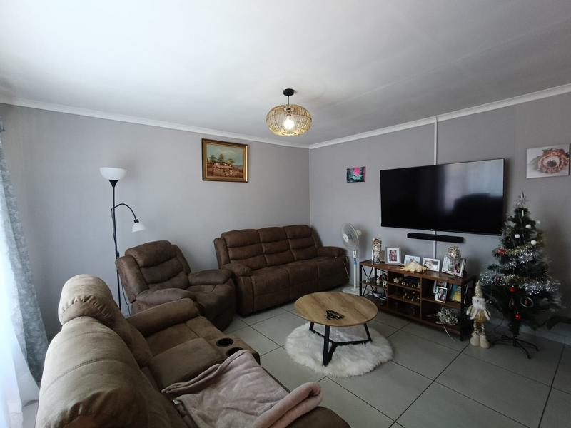 2 Bedroom Property for Sale in Strubenvale Gauteng