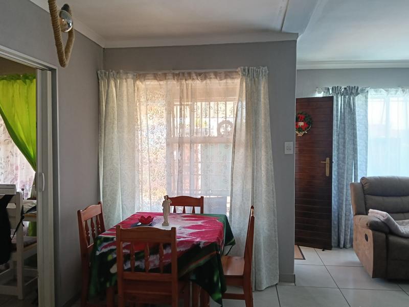 2 Bedroom Property for Sale in Strubenvale Gauteng