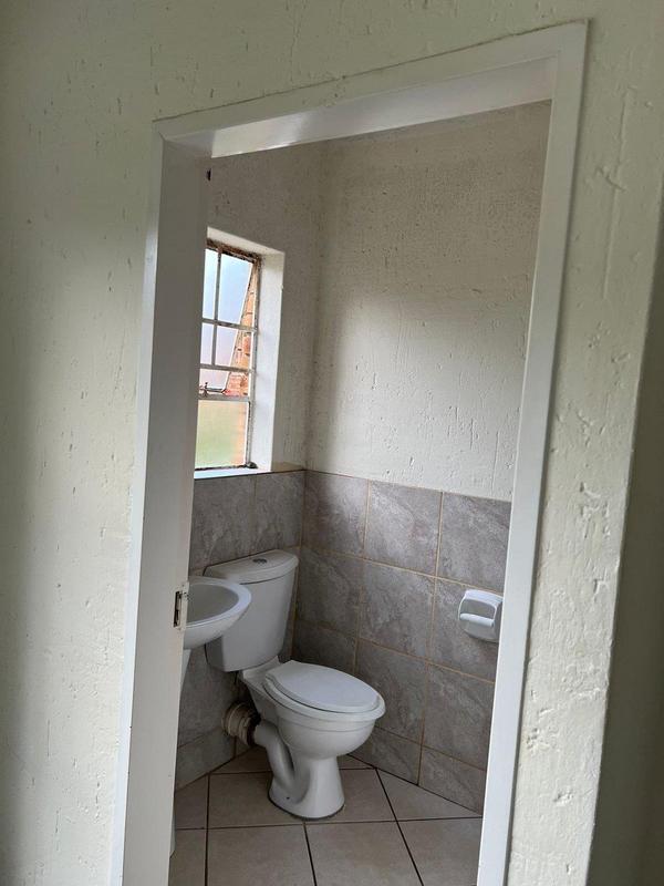 To Let 2 Bedroom Property for Rent in Groblerpark Gauteng