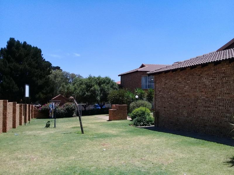 To Let 2 Bedroom Property for Rent in Groblerpark Gauteng