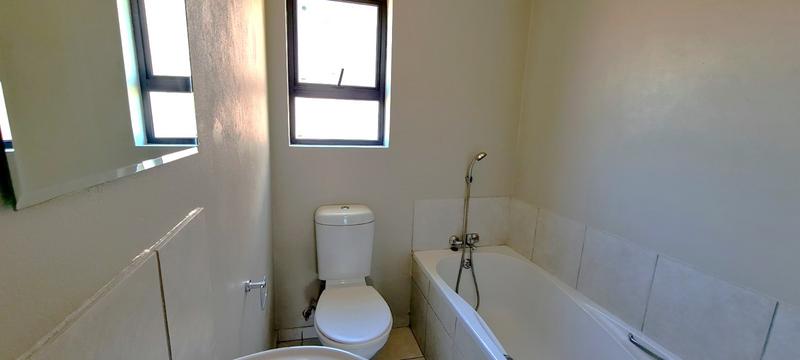 3 Bedroom Property for Sale in Kenleaf Gauteng