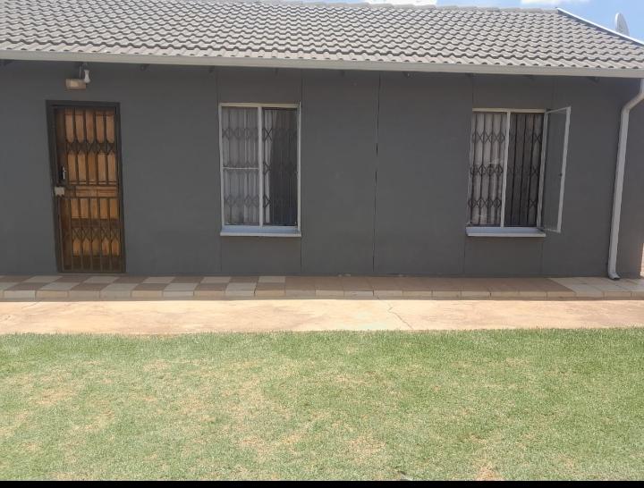 To Let 3 Bedroom Property for Rent in Protea Glen Gauteng