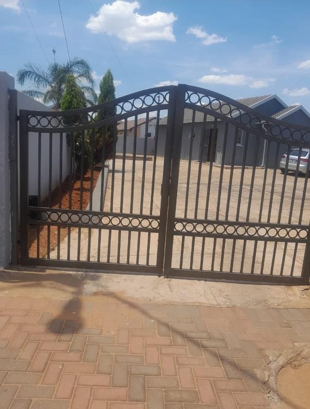 To Let 3 Bedroom Property for Rent in Protea Glen Gauteng